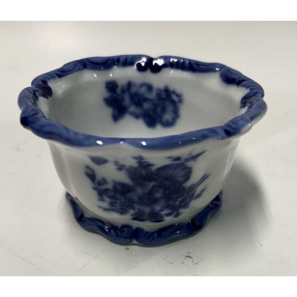 Blue White Porcelain Open Salt Cellar Dip Bowl Floral Scalloped Rim Footed 2.75"